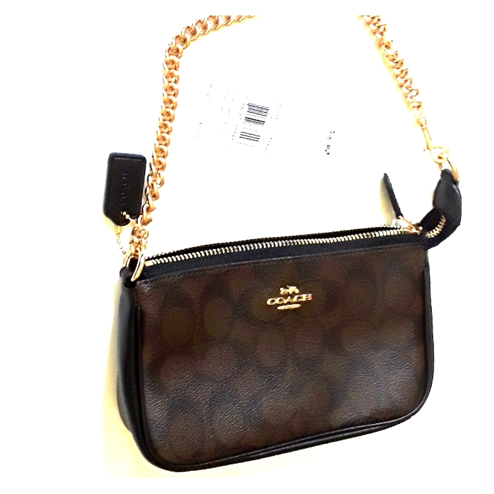 Beautiful Coach Convertible chain purse  wristlet